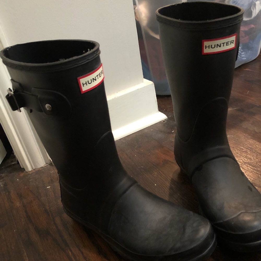 Mid length hunter rain boots!!